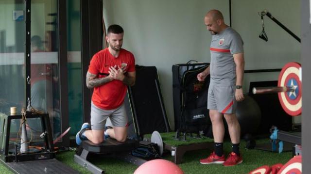 开元app-海港外援中卫:力争10月底杯赛复出 目标联赛夺冠